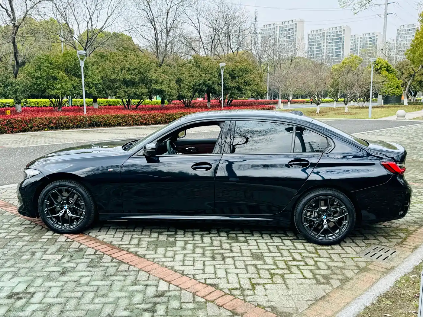 BMW 3 Series 2025 330Li M Sport Night Edition фото 8