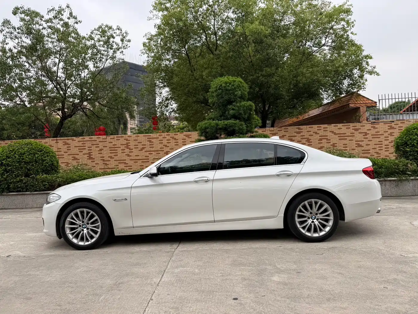 BMW 5 Series 2014 525Li Luxury Design Package фото 4