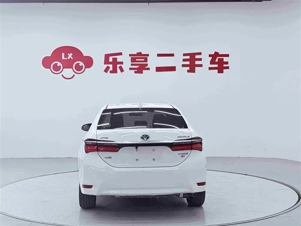 Toyota Corolla 2017 Facelift Hybrid 1.8L E-CVT Leading Edition фото 4