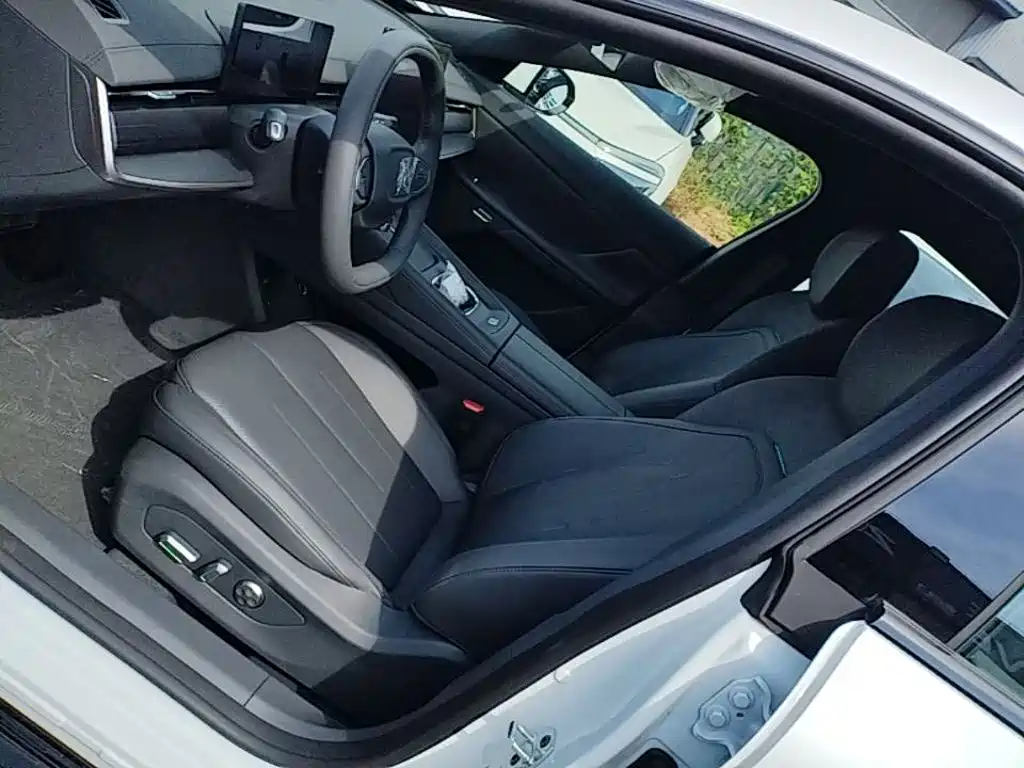 Dongfeng Yipai eπ007 2026 2025 EREV 230Pro Cruise Edition