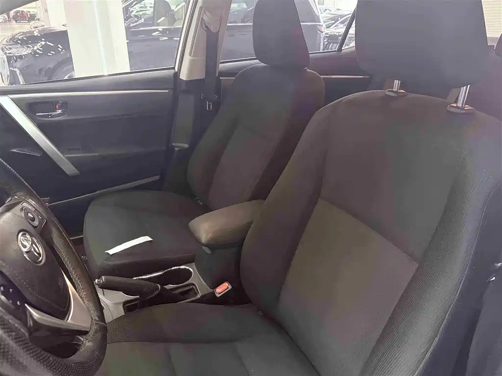 Toyota Corolla 2017 Facelift Hybrid 1.8L E-CVT Leading Edition фото 12