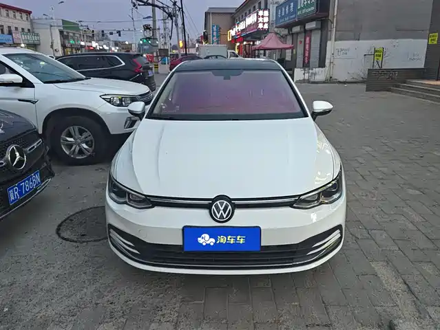 VOLKSWAGEN GOLF