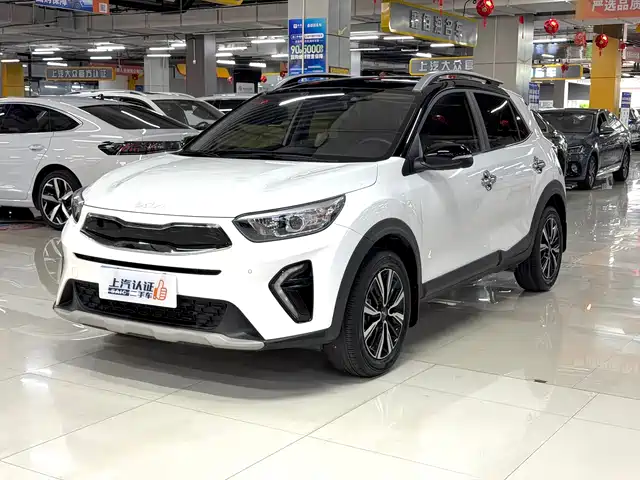 Kia Stonic 1.4L CVT, с люком
