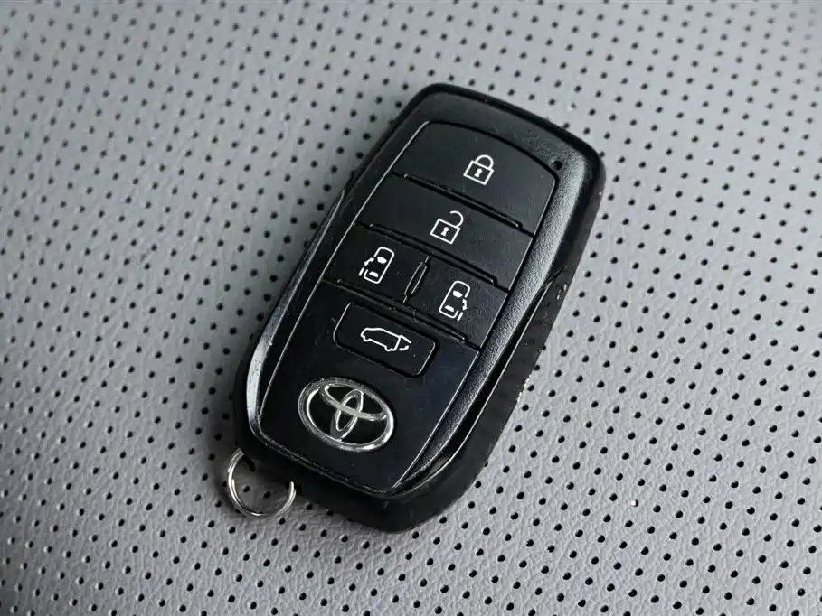 Toyota Sienna 2026 2.5L Hybrid FWD Luxury Edition фото 35