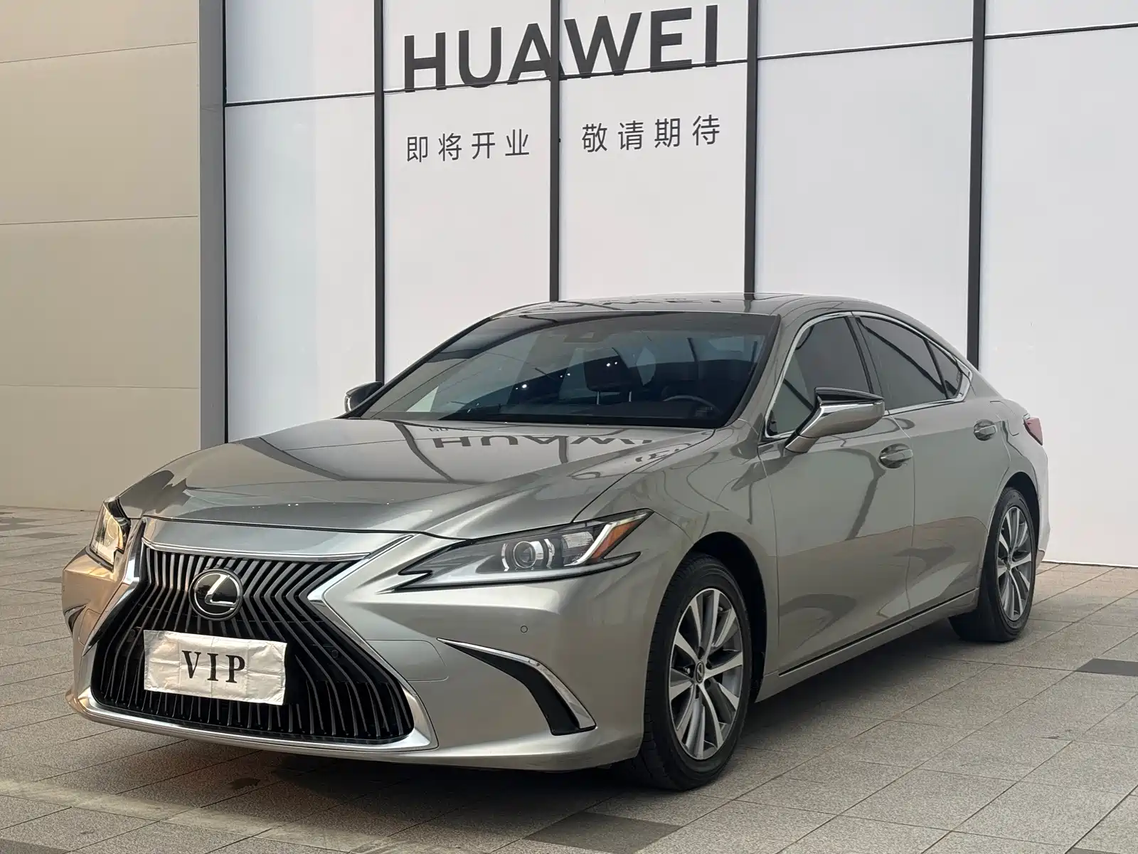 Photo 1 - Lexus ES