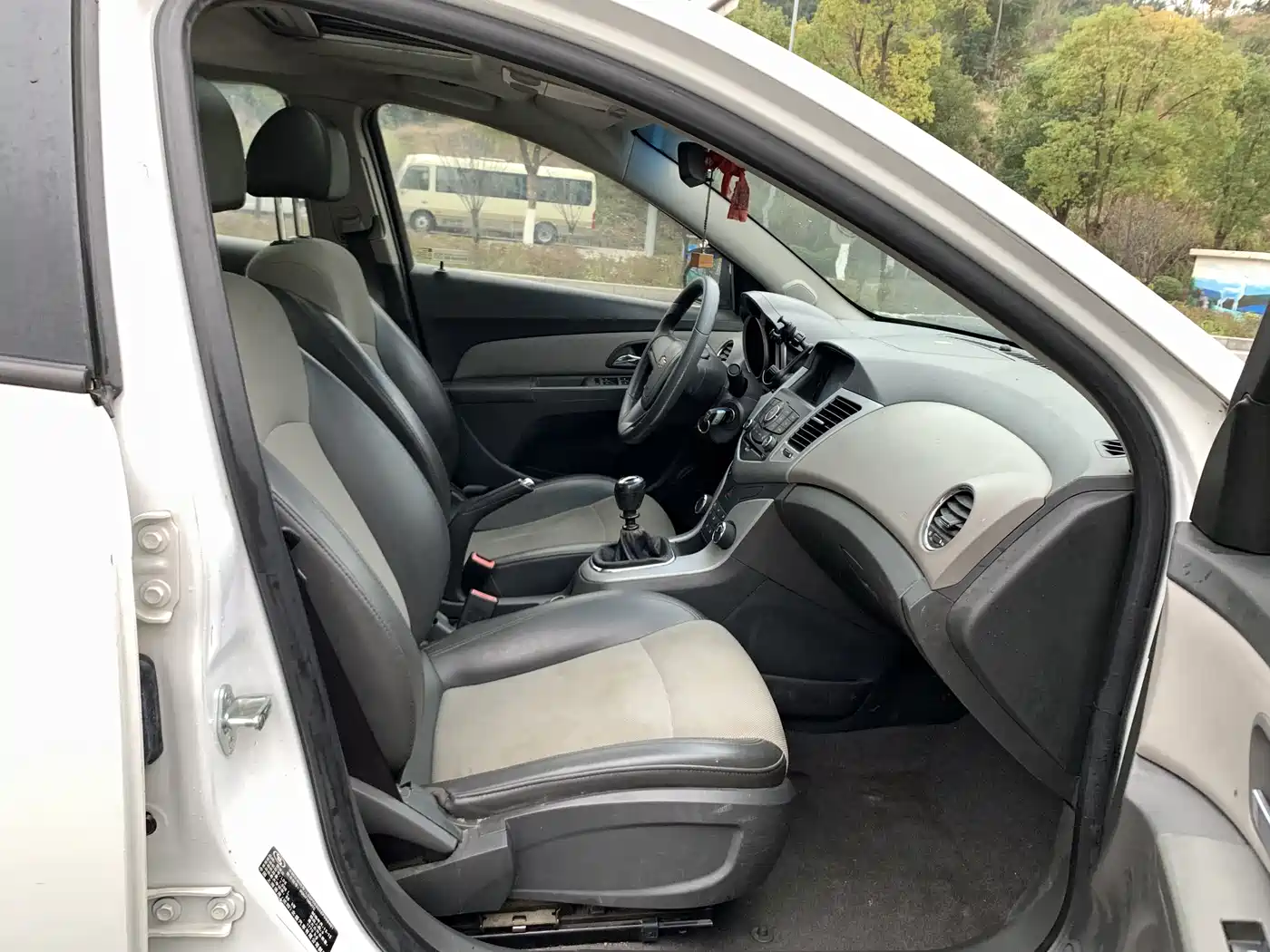 Chevrolet Cruze 2013 1.6L SL Sunroof MT фото 13