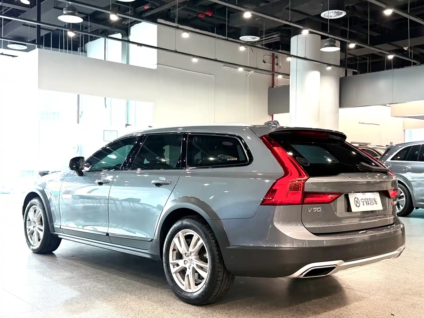 Volvo V90 2019 2019 Cross Country T5 AWD Intelligent Distance China VI