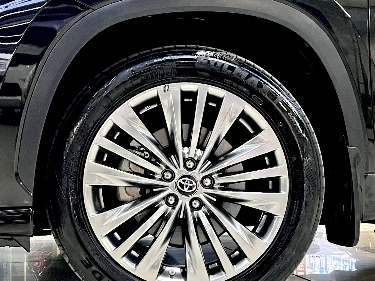 TOYOTA HIGHLANDER