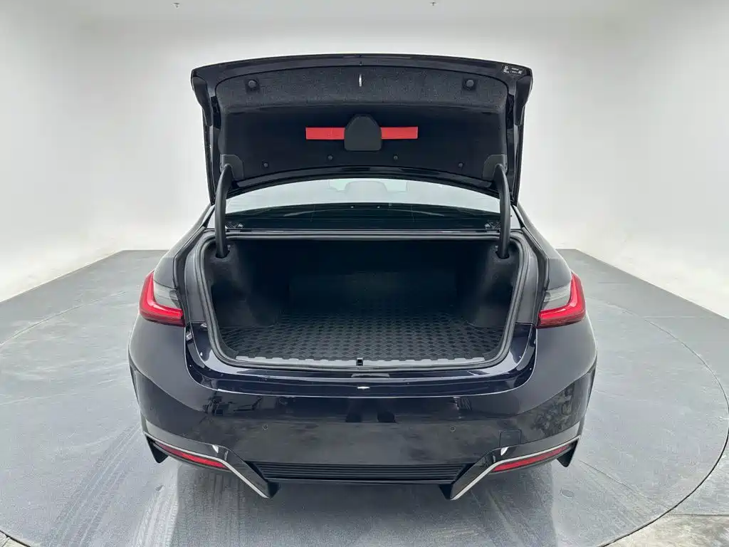 Фото 22 - BMW i3