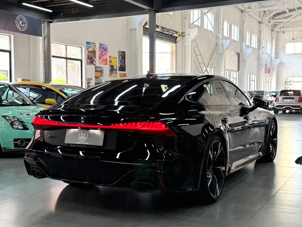 Photo 3 - Audi RS 7