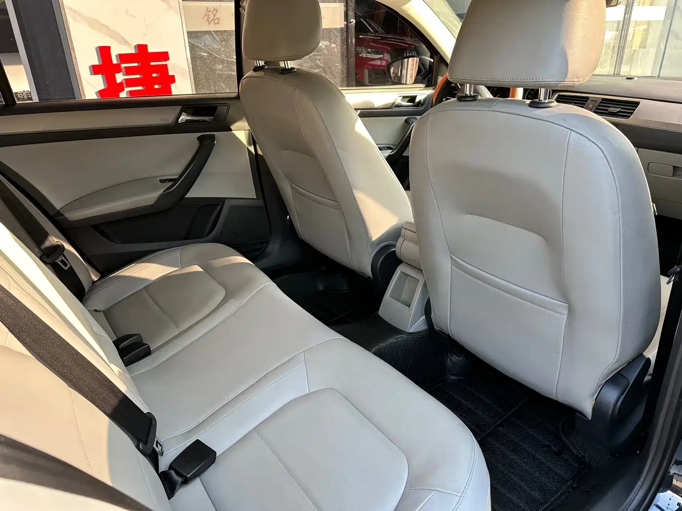 Škoda Rapid 2016 1.6L Automatic Prestige Edition фото 14