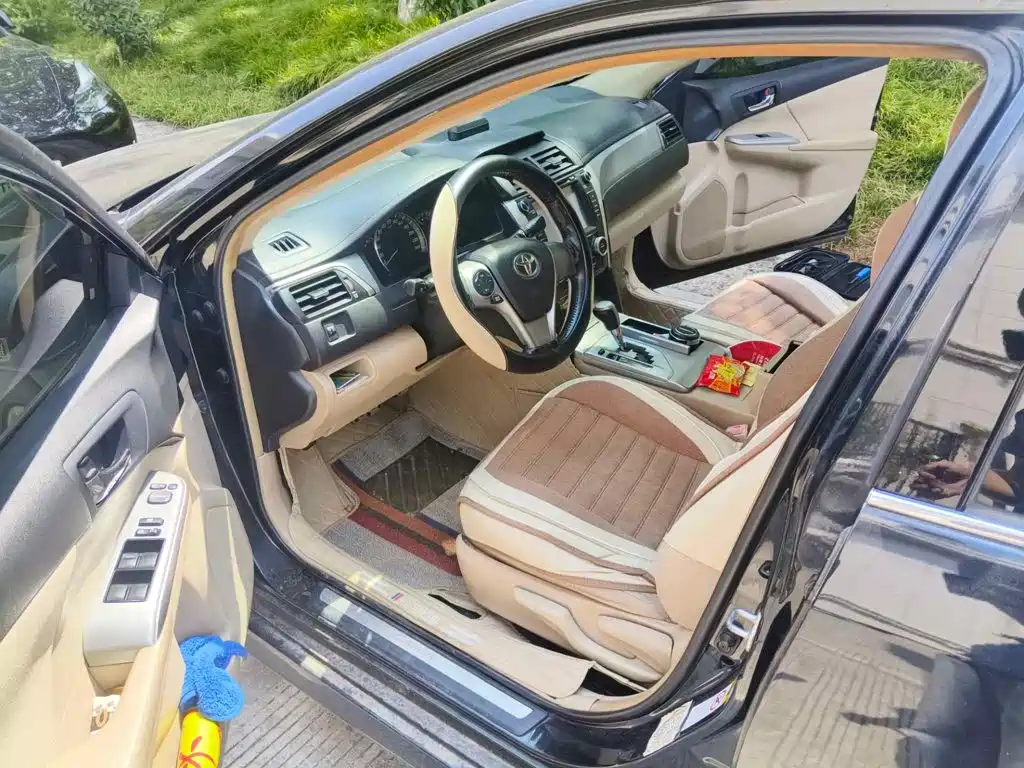 Photo 8 - Toyota Camry