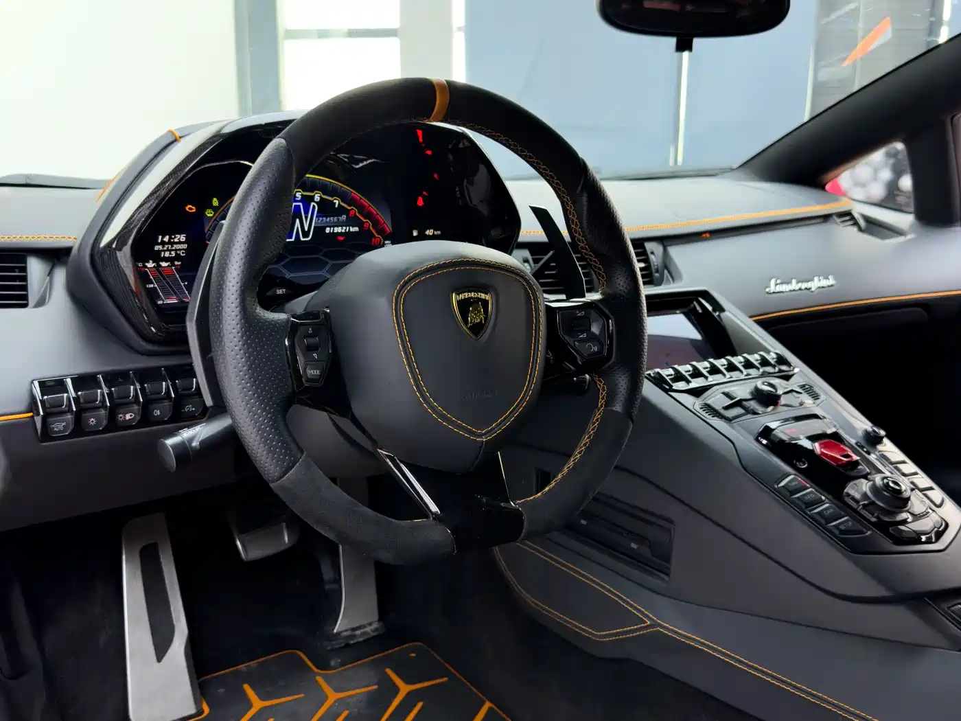 Lamborghini Aventador 2011 LP 700-4 фото 22