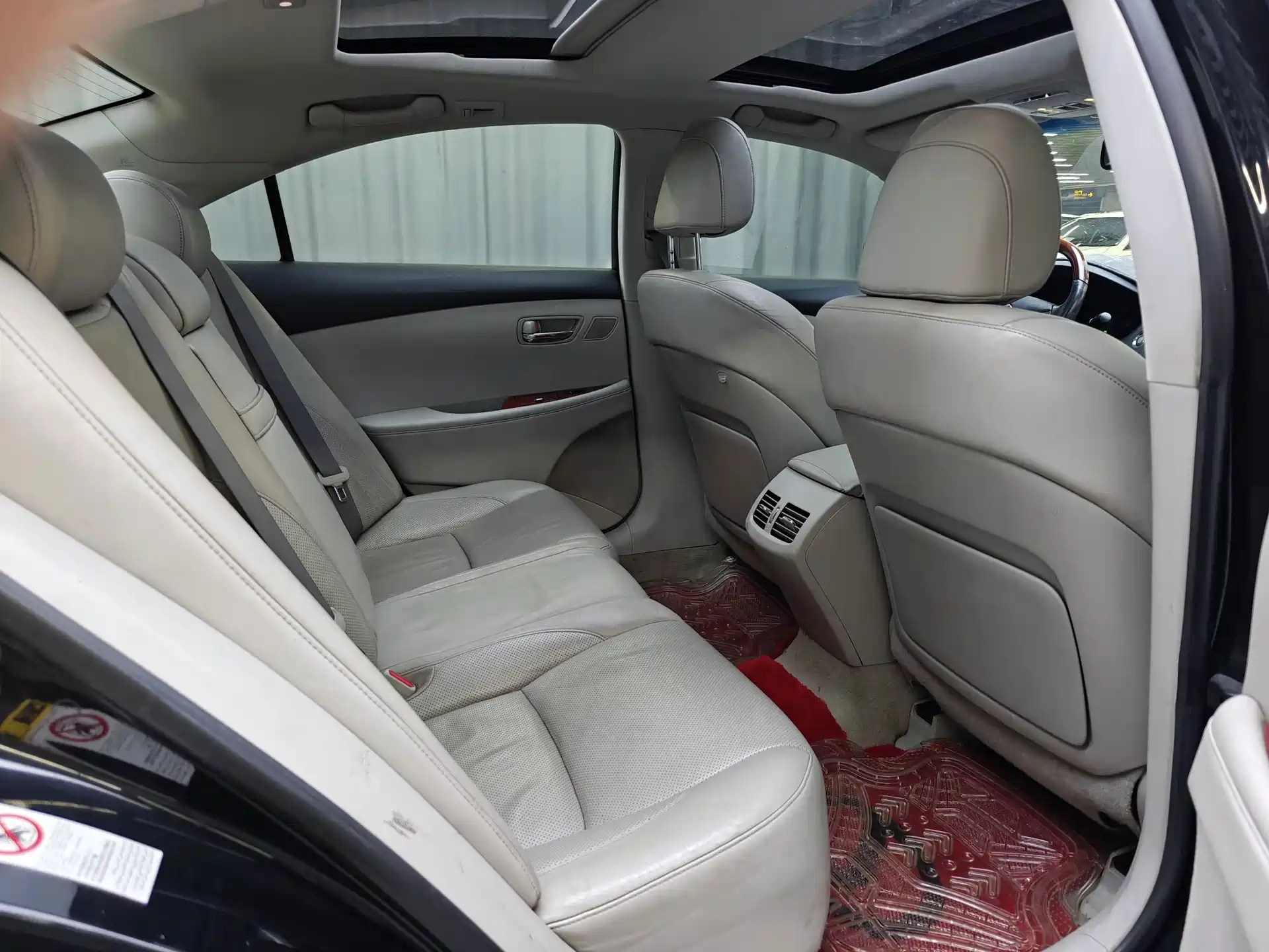 Фото 9 - Lexus ES