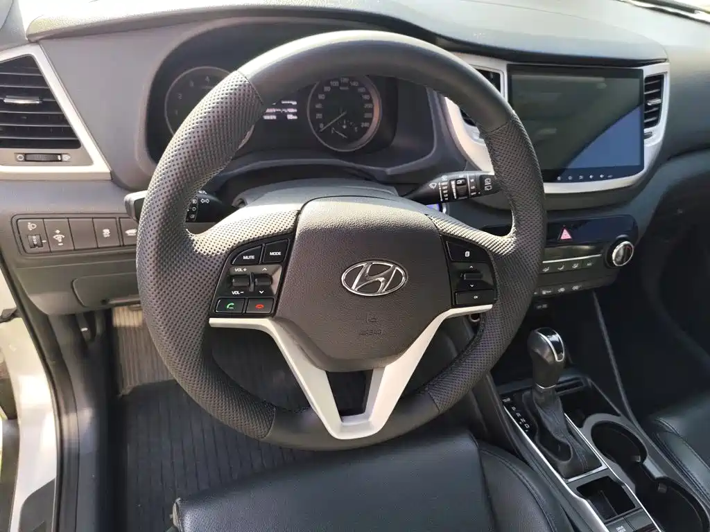 Фото 11 - Hyundai Tucson