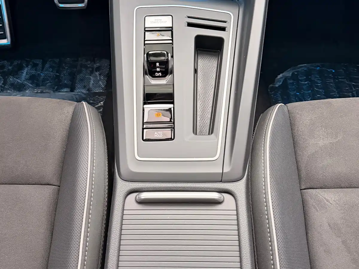 Фото 8 - Volkswagen Golf