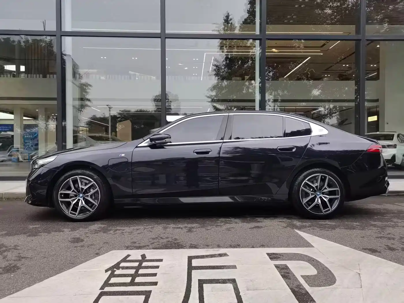BMW i5 2024 2024 eDrive 35L Premium Model M Sport Package