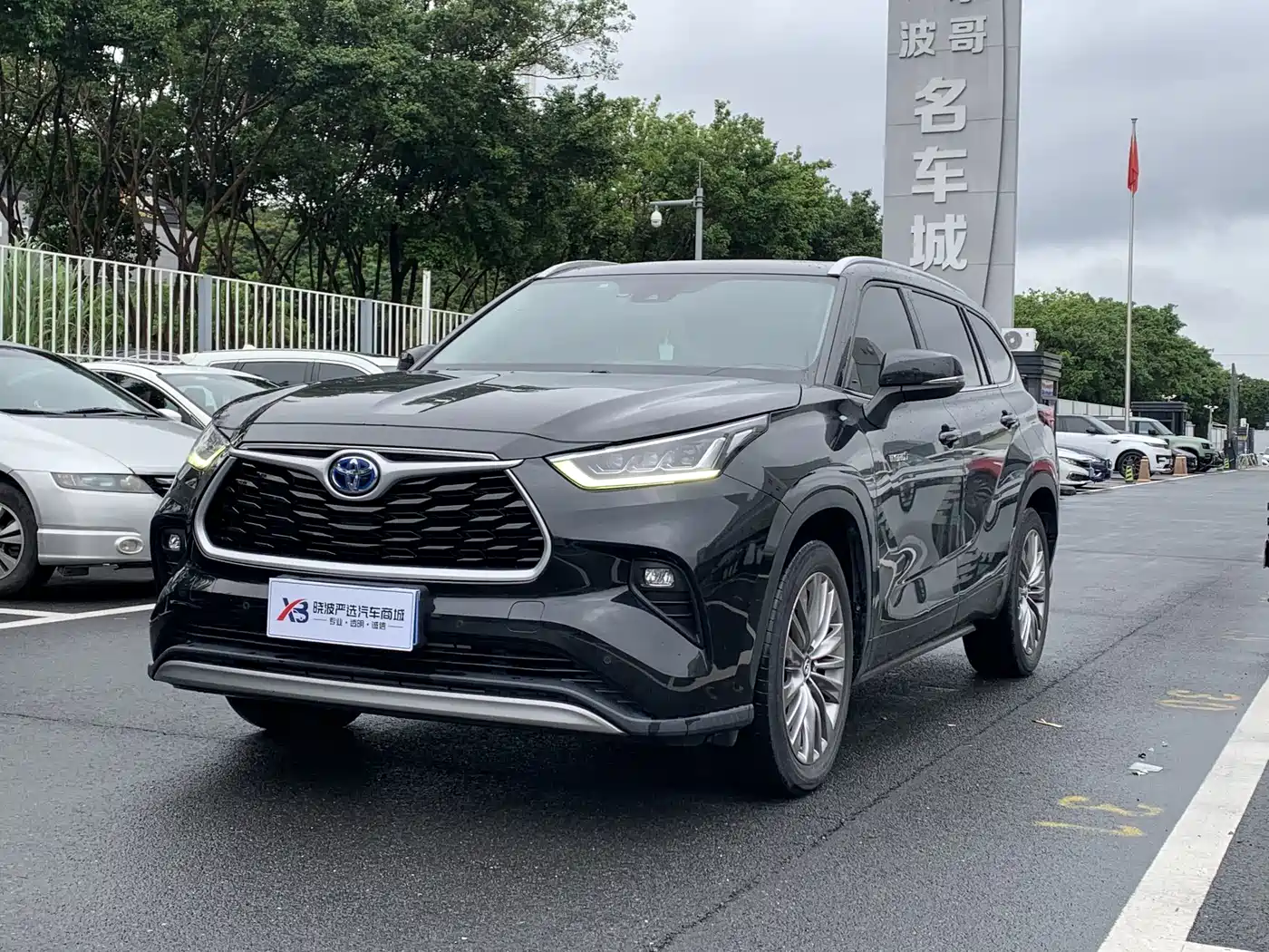 Фото 1 - Toyota Highlander
