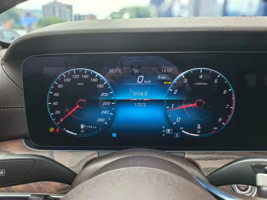 Mercedes-Benz E-Class, миниатюра 10