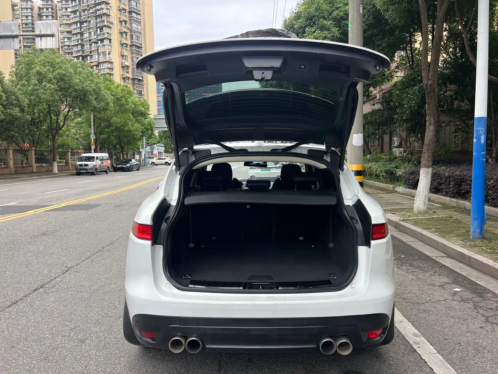 Фото 9 - Jaguar F-PACE
