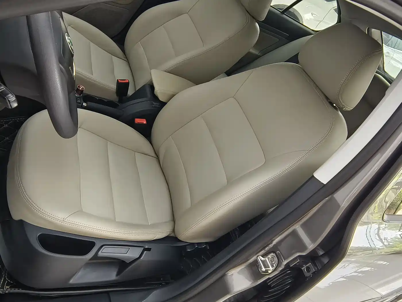Škoda Octavia 2012 1.6L Automatic Yijie Edition фото 17