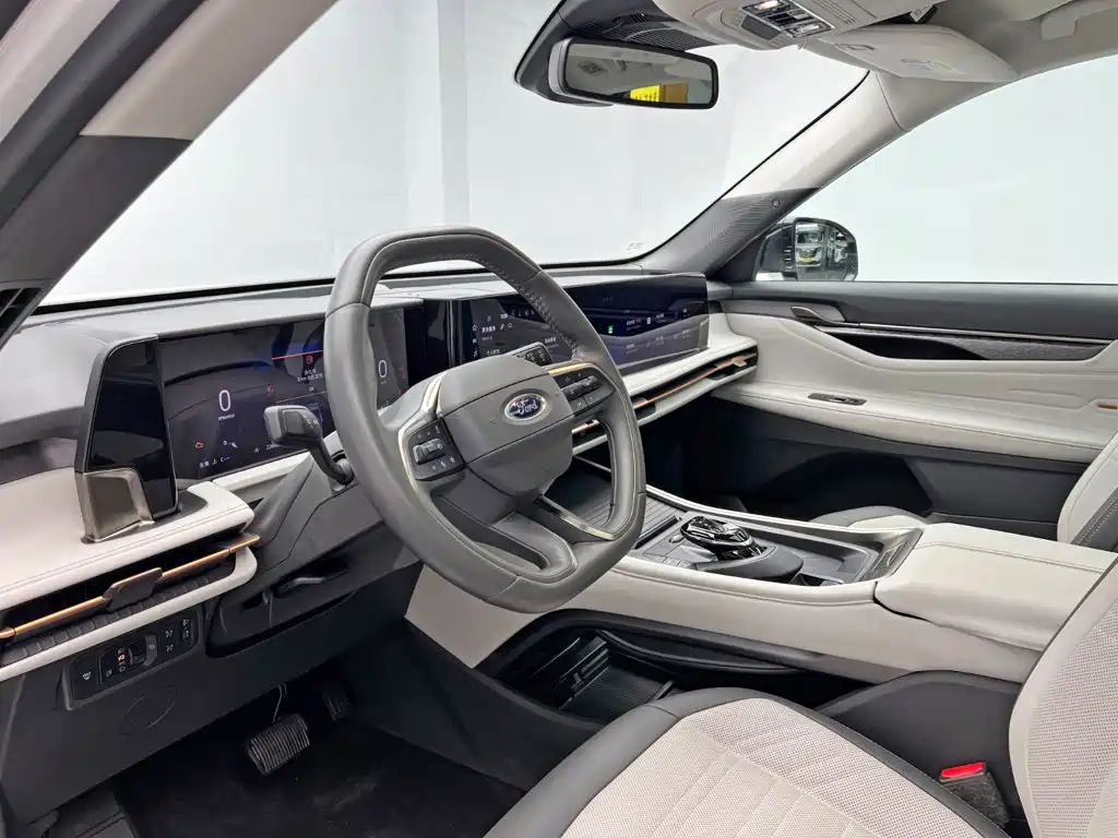 Фото 14 - Ford Edge
