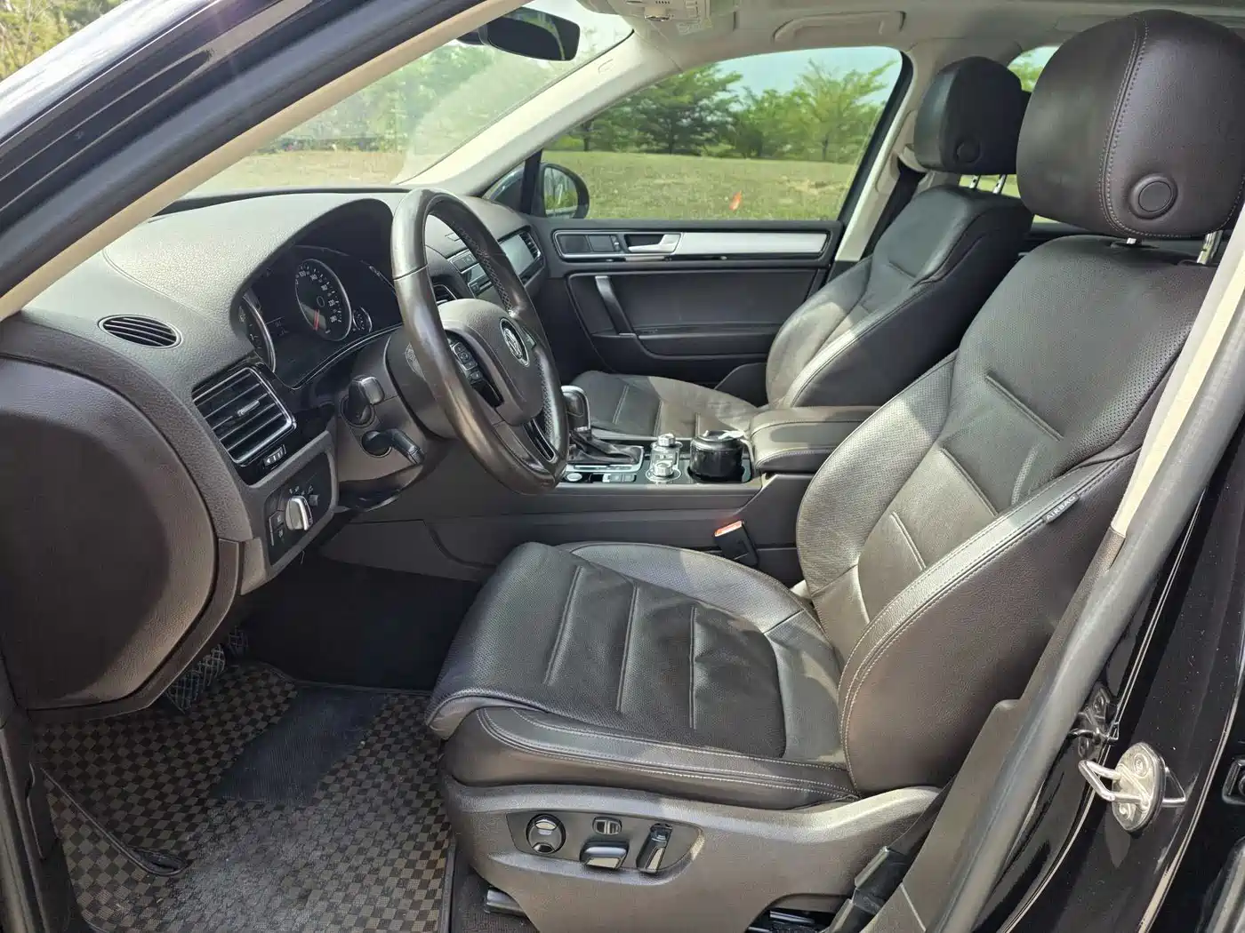 Volkswagen Touareg 2017 3.0TSI Explorer Edition фото 12