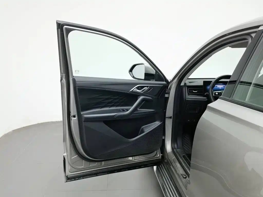 Фото 8 - Roewe RX5
