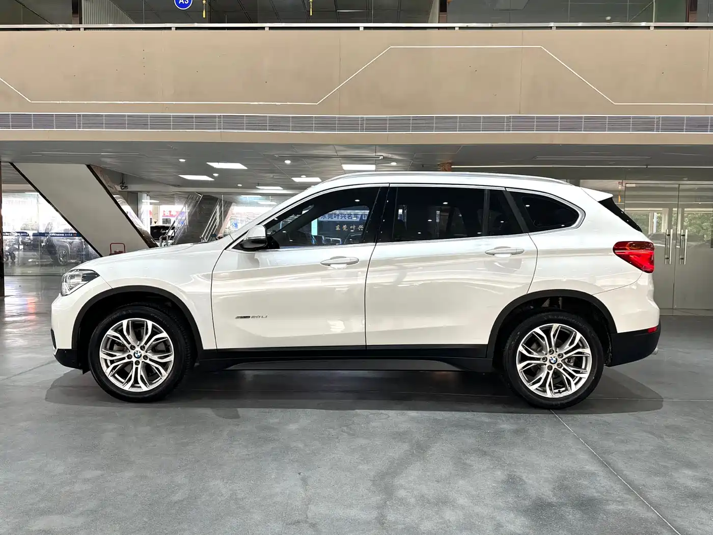 BMW X1 2018 sDrive20Li Leading Model фото 17