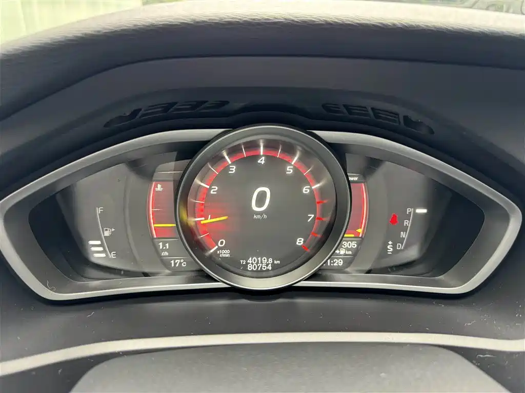 Фото 16 - Volvo V40