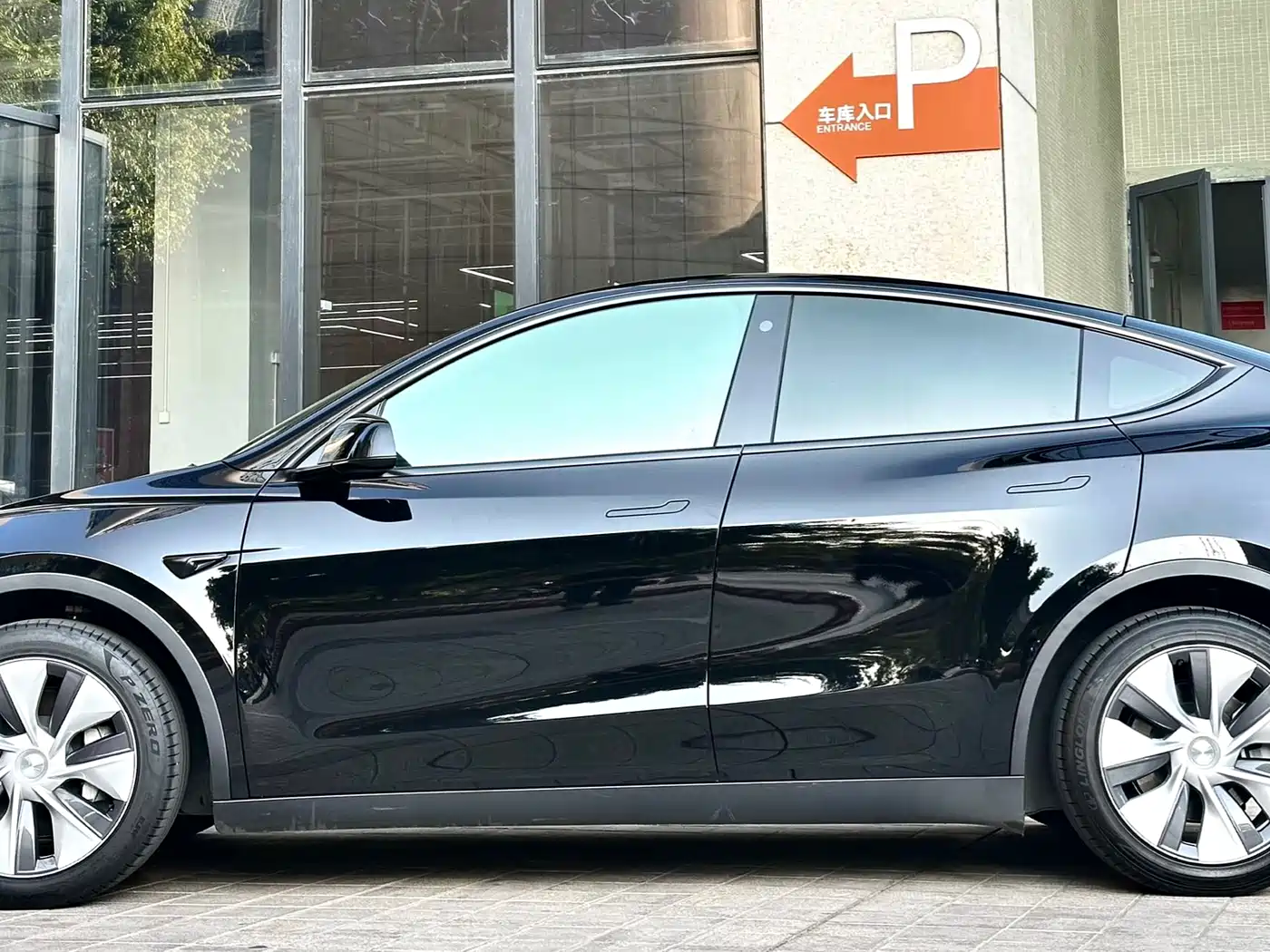 TESLA MODEL Y