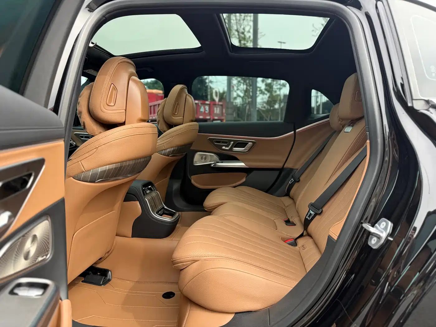 Mercedes-Benz E-Class 2025 E 300 L Luxury фото 11
