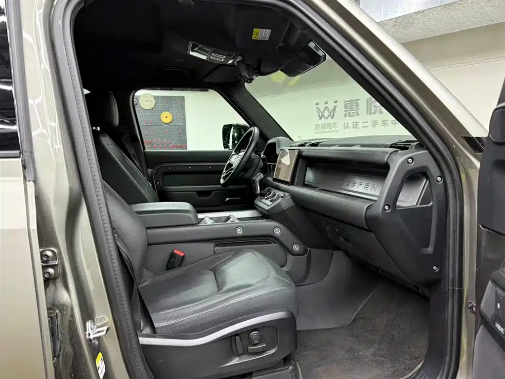 Land Rover Defender 2025 110 3.0T P400 X фото 6