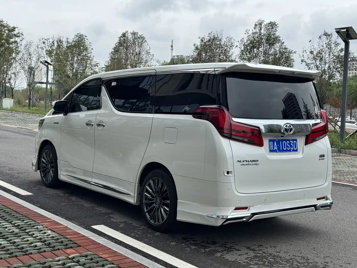 Toyota Alphard 2021 Hybrid 2.5L Premium фото 14