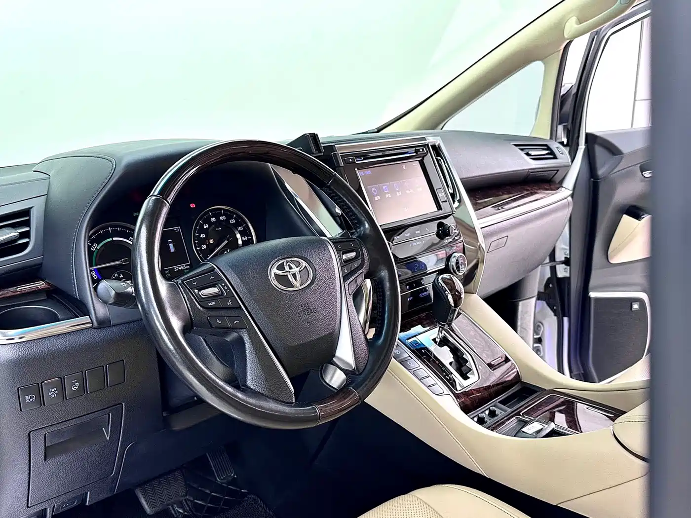 Toyota Alphard 2019 Hybrid 2.5L Luxury фото 10