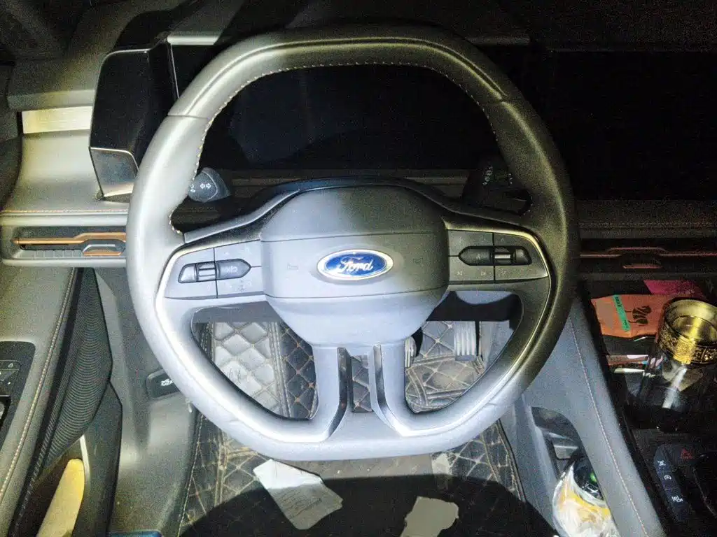 Фото 11 - Ford Edge