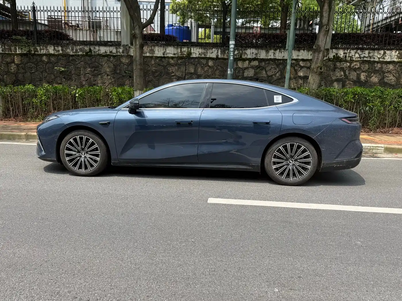 Geely Galaxy Galaxy Xingyao 8 2025 Model 60km EM-i Luxury Edition фото 18