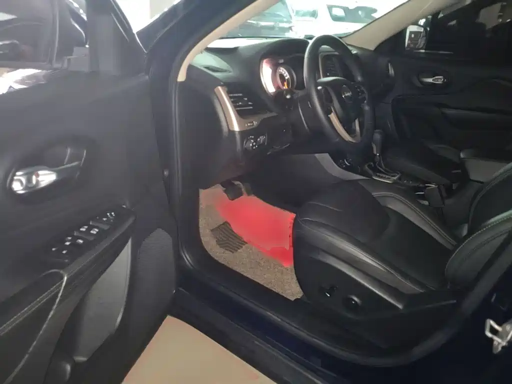 Jeep Cherokee 2018 2017 2.4L Leading Smart Edition