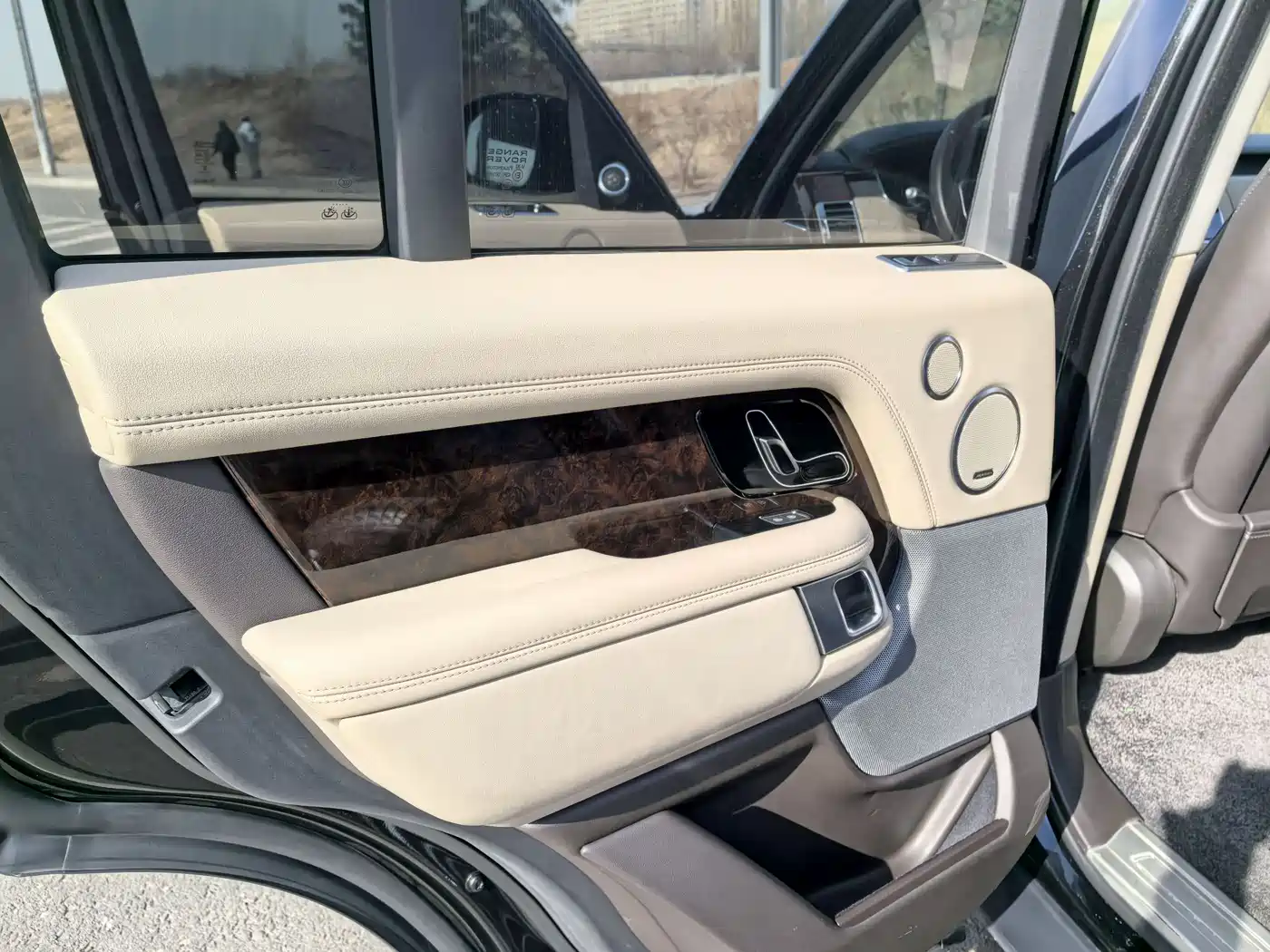 Land Rover Range Rover 2021 3.0 L6 Heritage Edition фото 13