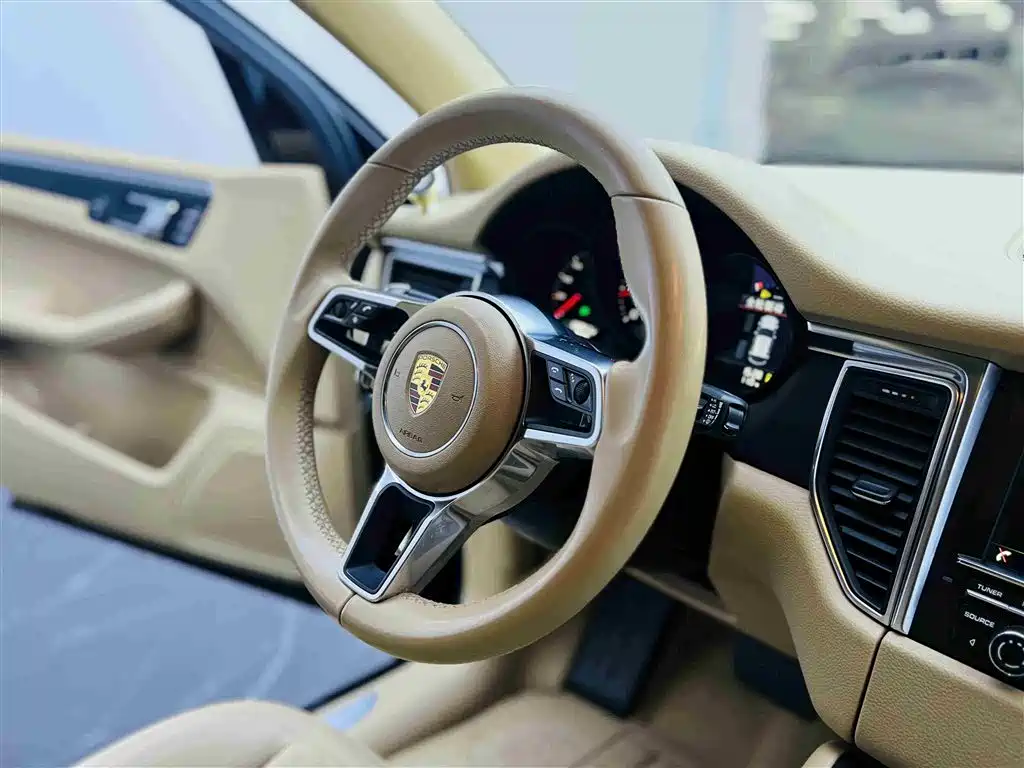 Porsche Macan 2016 Macan 2.0T фото 12
