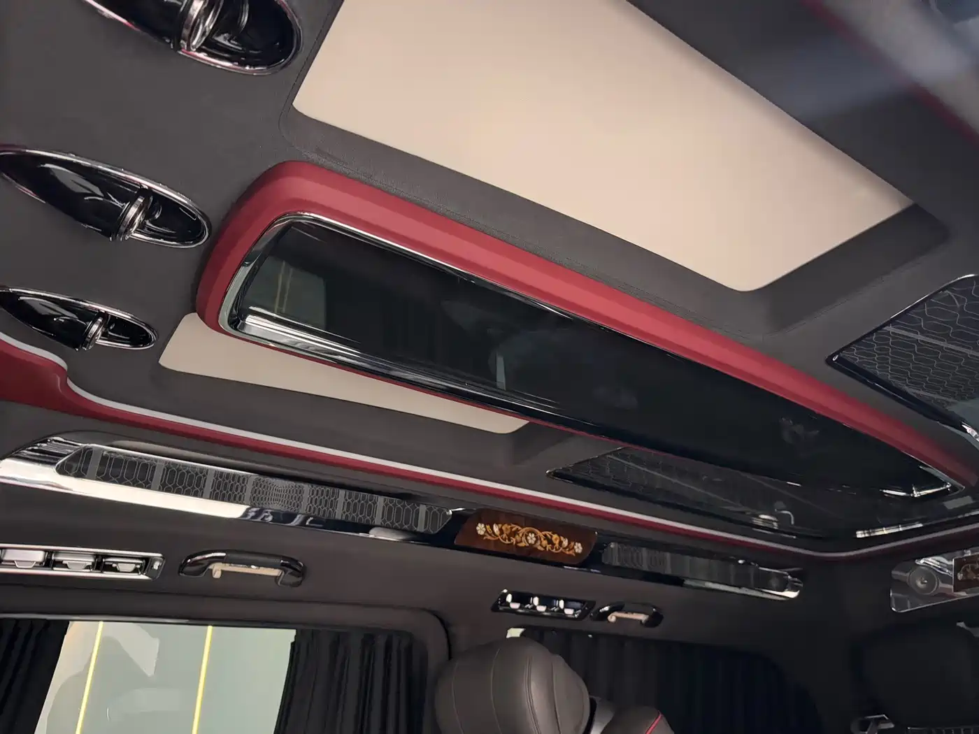 Mercedes-Benz V-Class 2025 2024 V 300 L Long Wheelbase Premium