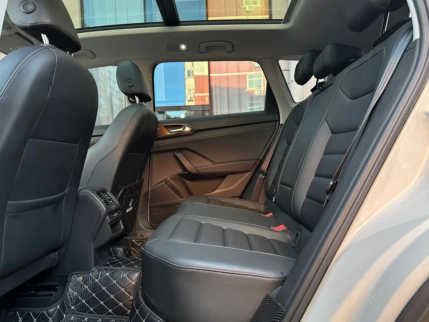 Volkswagen Tharu 2022 280TSI FWD Luxury Edition фото 16