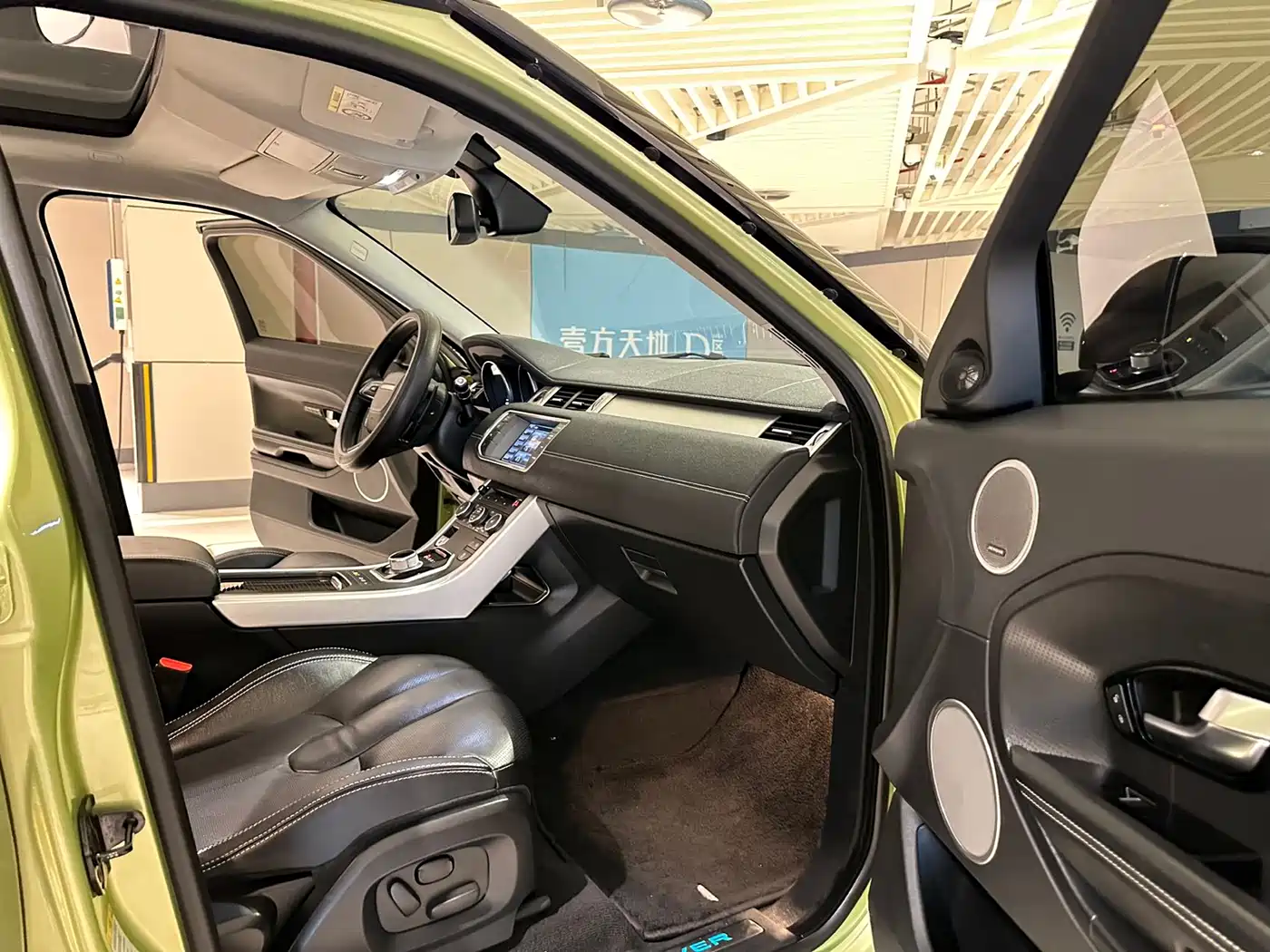 Land Rover Range Rover Evoque (Import) 2014 2014 2.0T 5-door Brilliance Sport