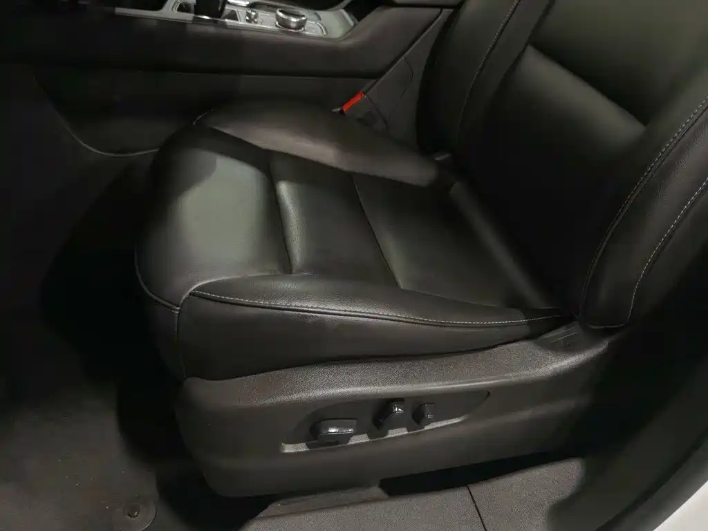 Photo 20 - Cadillac XT4