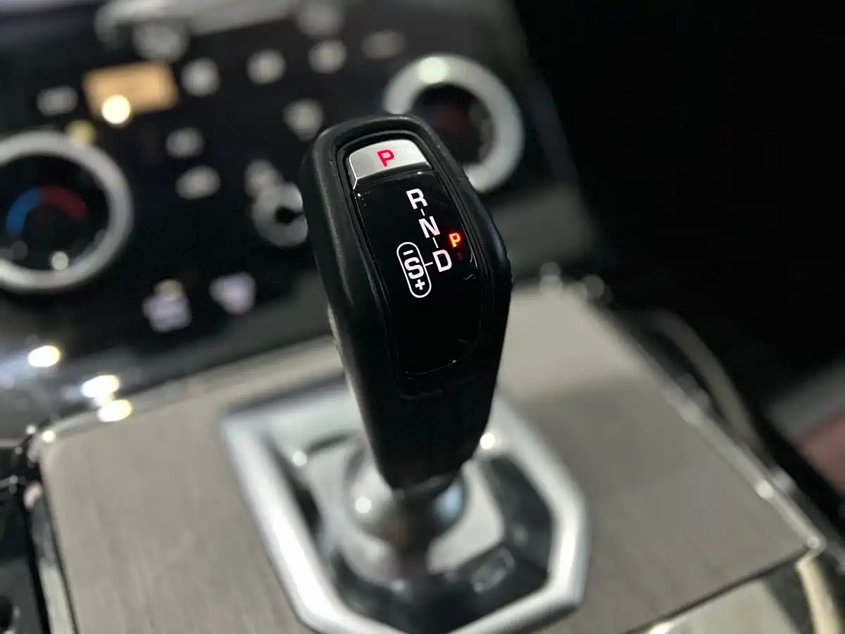 Land Rover Range Rover Evoque 2022 Range Rover Evoque L 249PS R-Dynamic Luxury Edition фото 19