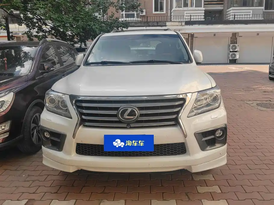 Фото 2 - Lexus LX