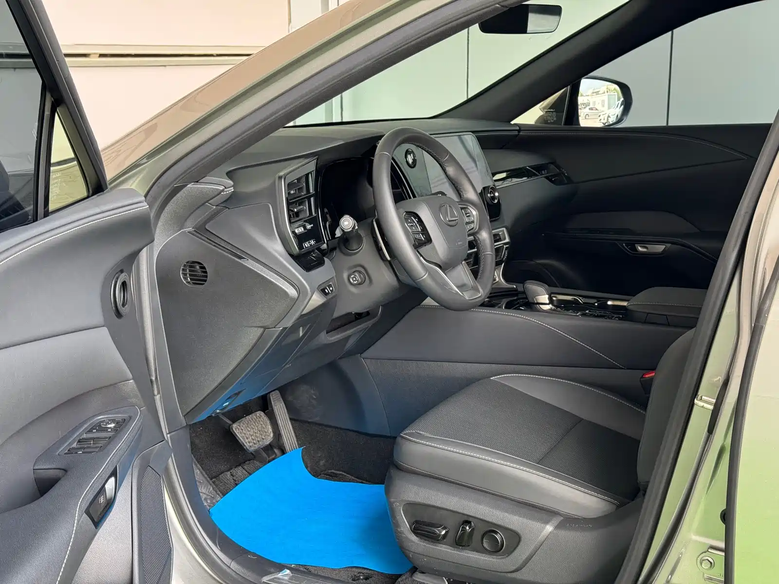 Фото 9 - Lexus RX