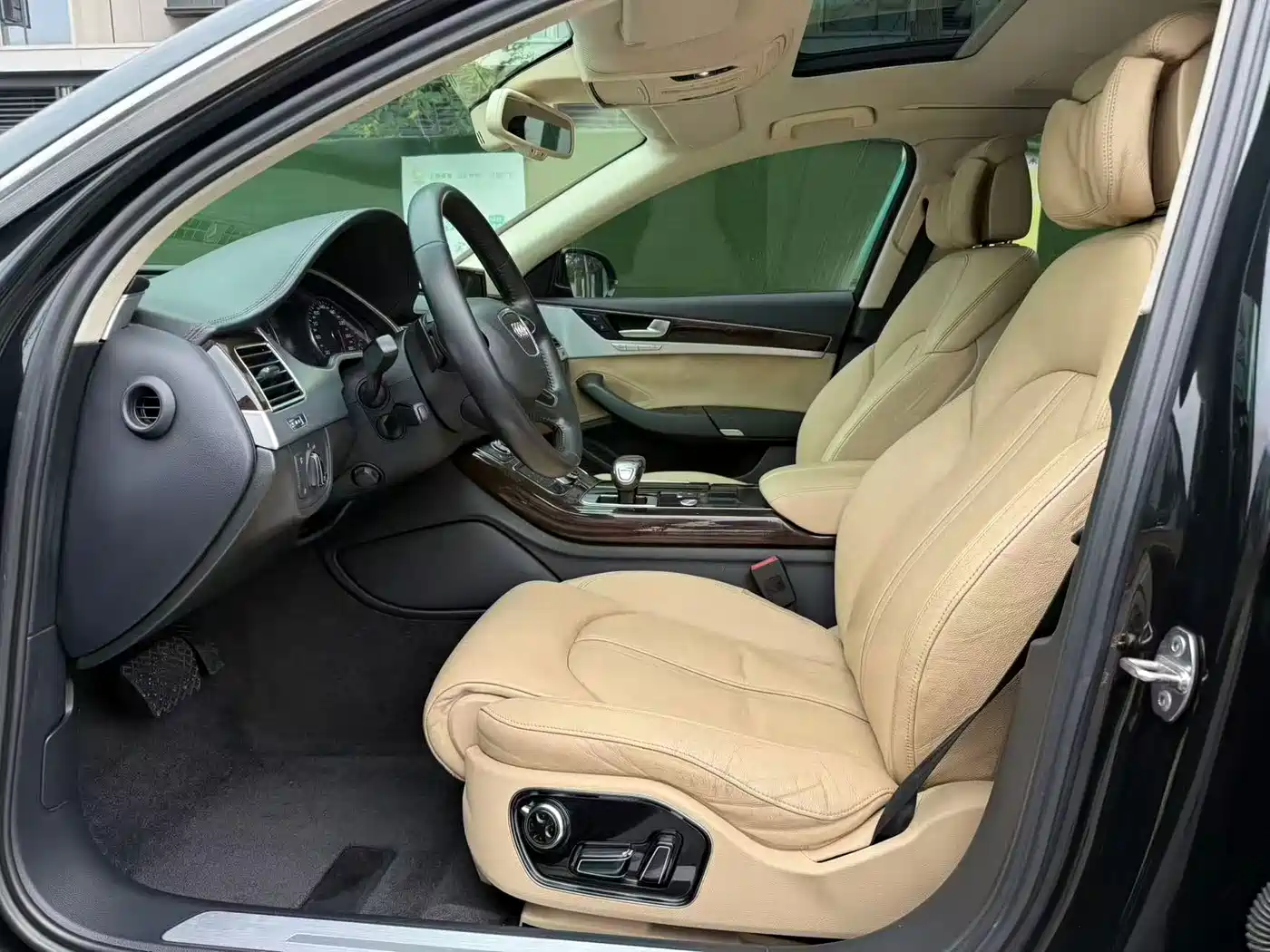 Фото 4 - Audi A8