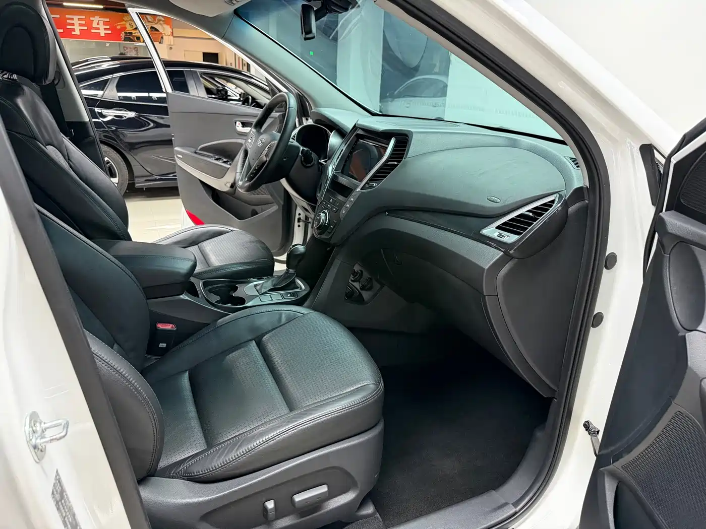 Hyundai Santa Fe 2013 2013 Facelift 2.4L Automatic 4WD Premium