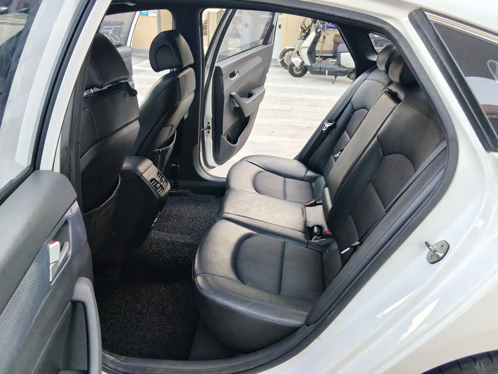 Photo 12 - Hyundai Sonata